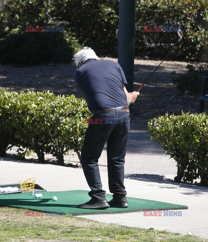 Martin Sheen gra w golfa