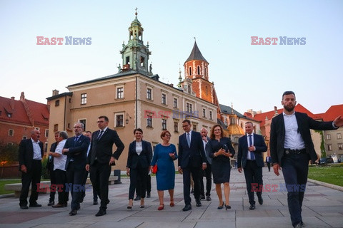 Miesięcznica pogrzebu pary prezydenckiej na Wawelu