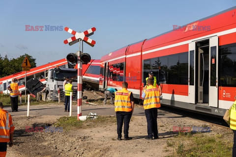 Kolbaskowo-Smolecin wypadek na przejeździe kolejowym pociągu z tirem