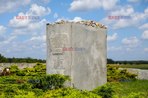 Pomnik upamiętniający pomordowanych Żydów w Jedwabnem