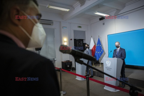 Briefing prasowy ministra zdrowia Adama Niedzielskiego