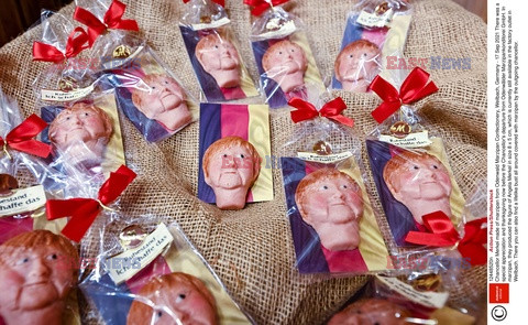 Ciastka w kształcie głowy Angeli Merkel