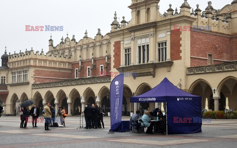 Namiot Narodowego Spisu Powszechnego na Rynku Glownym w Krakowie