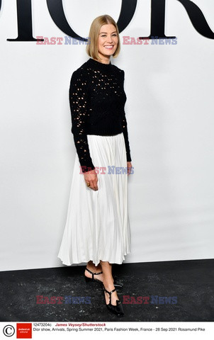 Goście na Tygodniu Mody w Paryżu - lato 2022