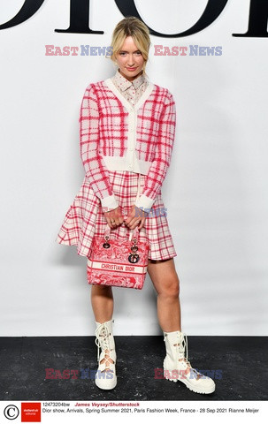 Goście na Tygodniu Mody w Paryżu - lato 2022