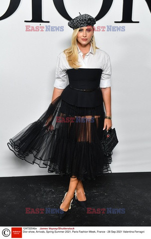 Goście na Tygodniu Mody w Paryżu - lato 2022