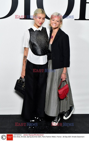 Goście na Tygodniu Mody w Paryżu - lato 2022