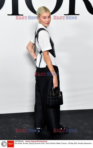 Goście na Tygodniu Mody w Paryżu - lato 2022