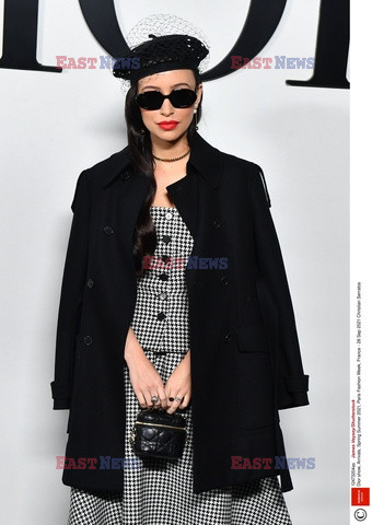 Goście na Tygodniu Mody w Paryżu - lato 2022