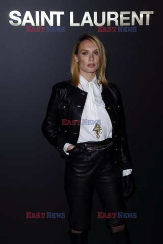 Goście na Tygodniu Mody w Paryżu - lato 2022