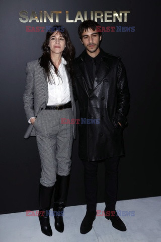 Goście na Tygodniu Mody w Paryżu - lato 2022