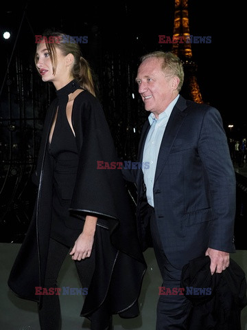 Goście na Tygodniu Mody w Paryżu - lato 2022