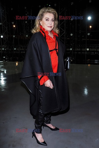 Goście na Tygodniu Mody w Paryżu - lato 2022