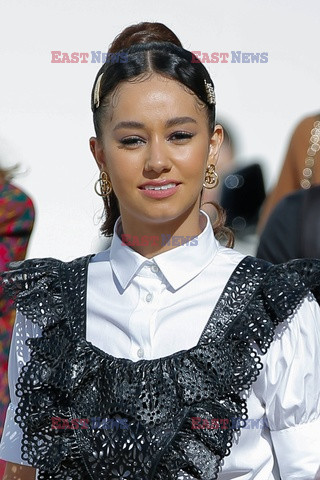 Goście na Tygodniu Mody w Paryżu - lato 2022