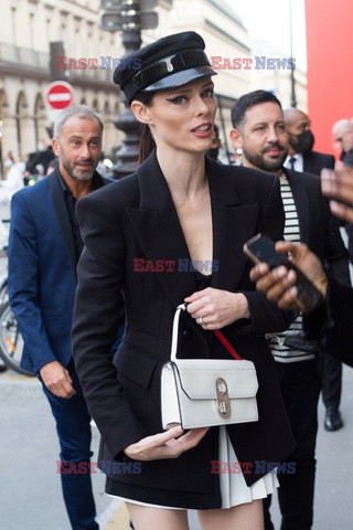 Goście na Tygodniu Mody w Paryżu - lato 2022