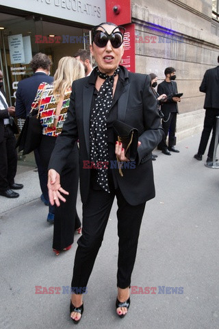 Goście na Tygodniu Mody w Paryżu - lato 2022