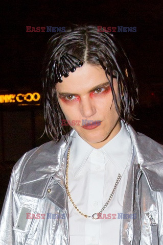 Goście na Tygodniu Mody w Paryżu - lato 2022