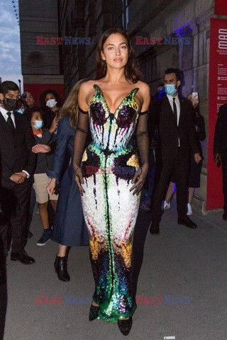 Goście na Tygodniu Mody w Paryżu - lato 2022