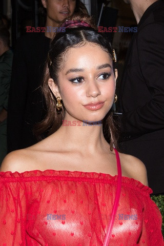 Goście na Tygodniu Mody w Paryżu - lato 2022