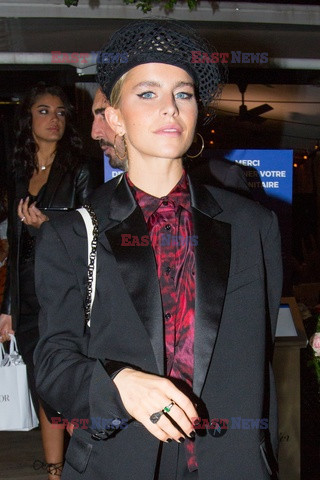 Goście na Tygodniu Mody w Paryżu - lato 2022