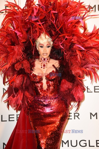 Goście na Tygodniu Mody w Paryżu - lato 2022