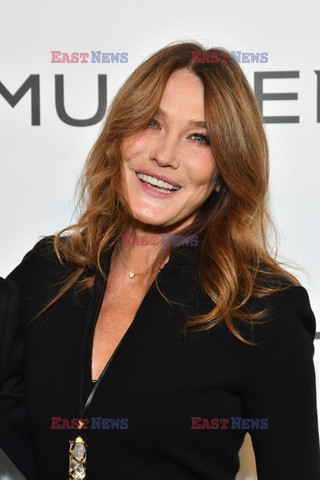 Goście na Tygodniu Mody w Paryżu - lato 2022