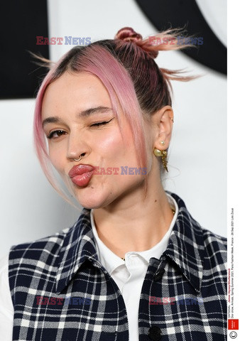 Goście na Tygodniu Mody w Paryżu - lato 2022