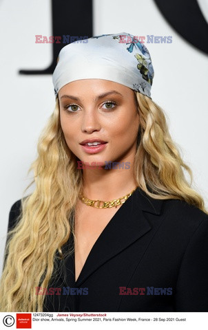 Goście na Tygodniu Mody w Paryżu - lato 2022