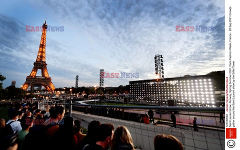 Goście na Tygodniu Mody w Paryżu - lato 2022