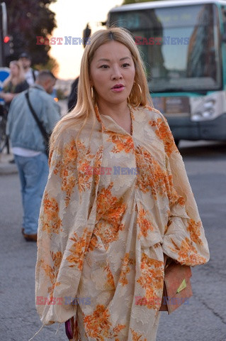 Goście na Tygodniu Mody w Paryżu - lato 2022