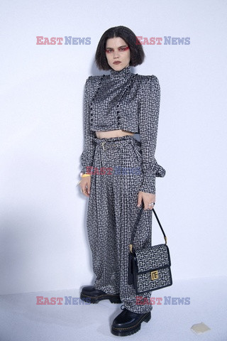 Goście na Tygodniu Mody w Paryżu - lato 2022