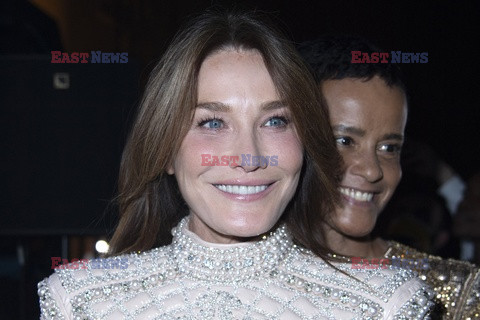 Goście na Tygodniu Mody w Paryżu - lato 2022