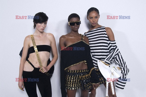 Goście na Tygodniu Mody w Paryżu - lato 2022