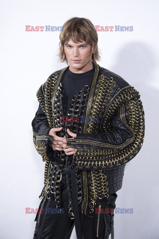 Goście na Tygodniu Mody w Paryżu - lato 2022