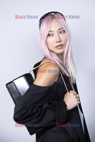 Goście na Tygodniu Mody w Paryżu - lato 2022