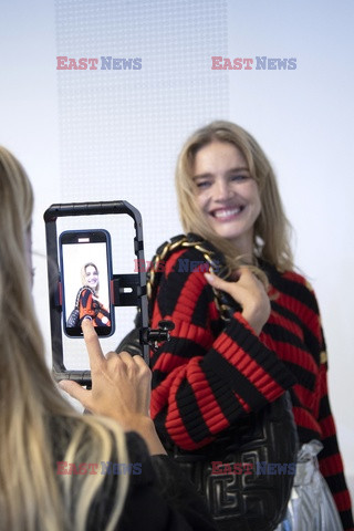 Goście na Tygodniu Mody w Paryżu - lato 2022