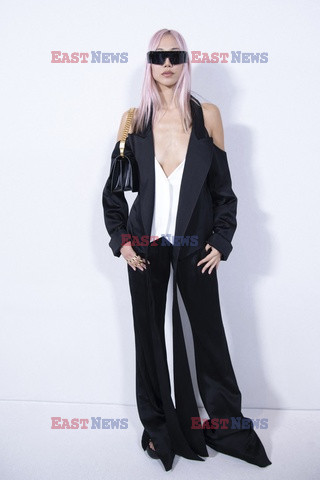 Goście na Tygodniu Mody w Paryżu - lato 2022