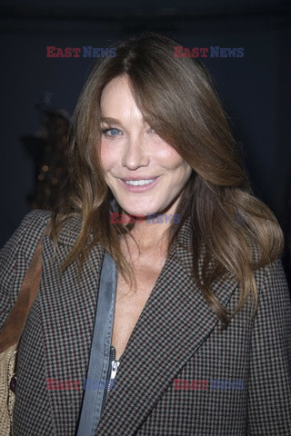 Goście na Tygodniu Mody w Paryżu - lato 2022