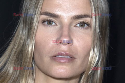 Goście na Tygodniu Mody w Paryżu - lato 2022