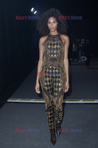 Goście na Tygodniu Mody w Paryżu - lato 2022