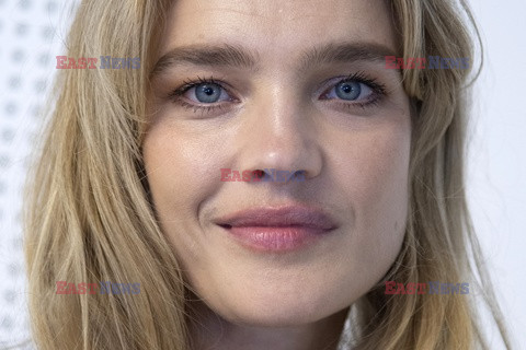 Goście na Tygodniu Mody w Paryżu - lato 2022