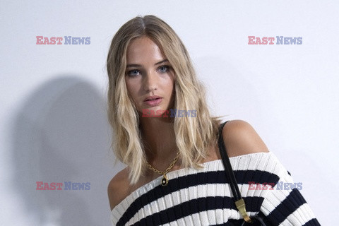 Goście na Tygodniu Mody w Paryżu - lato 2022