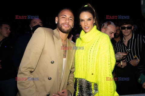 Goście na Tygodniu Mody w Paryżu - lato 2022