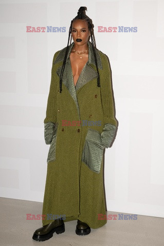 Goście na Tygodniu Mody w Paryżu - lato 2022