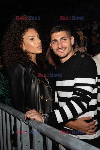 Goście na Tygodniu Mody w Paryżu - lato 2022