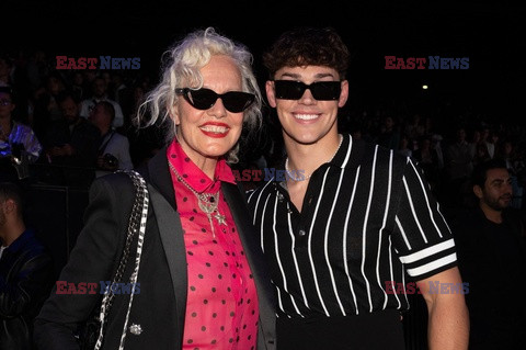 Goście na Tygodniu Mody w Paryżu - lato 2022