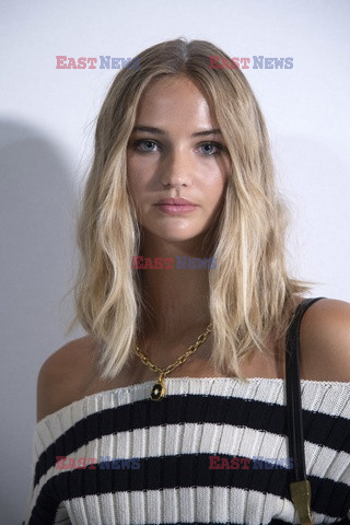 Goście na Tygodniu Mody w Paryżu - lato 2022