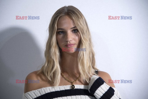 Goście na Tygodniu Mody w Paryżu - lato 2022