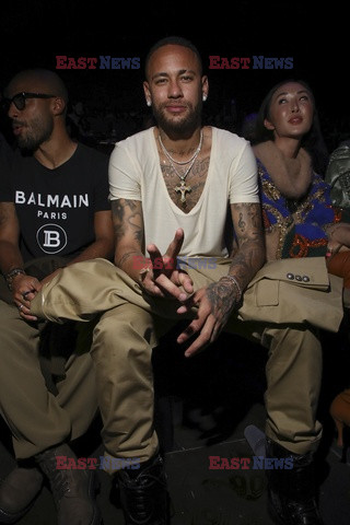 Goście na Tygodniu Mody w Paryżu - lato 2022