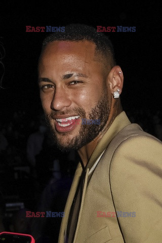 Goście na Tygodniu Mody w Paryżu - lato 2022